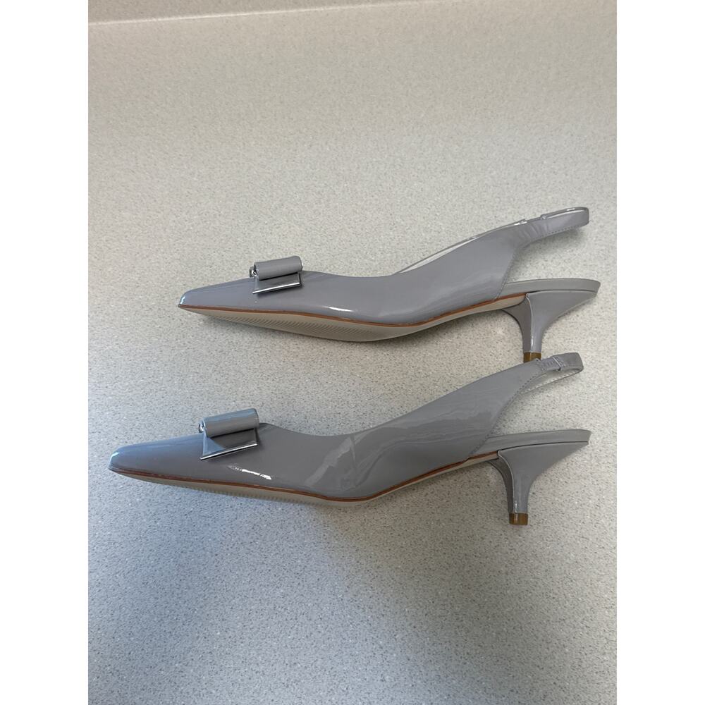 Michael Kors Grey Patent Leather Sling Back  Kitten Heels Bow Detail Size 7 - Picture 4 of 7